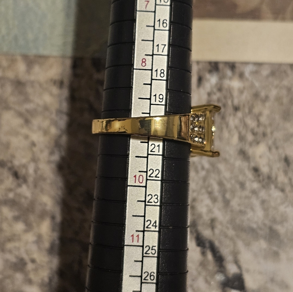 Charter Club gold tone crystal ring size 9 - Picture 4 of 4
